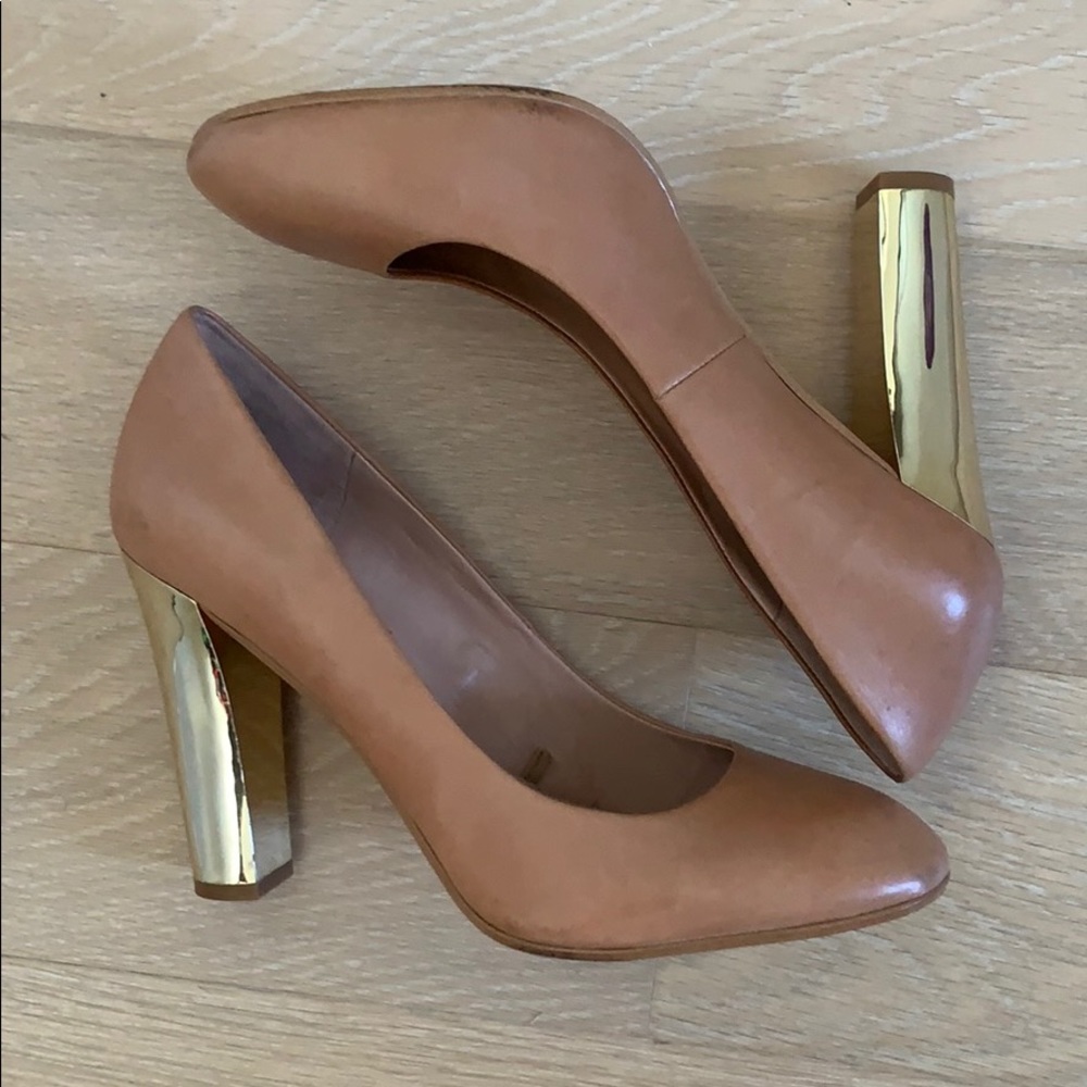 Zara nude pumps with gold heel Size 41 (9.5/10 US)